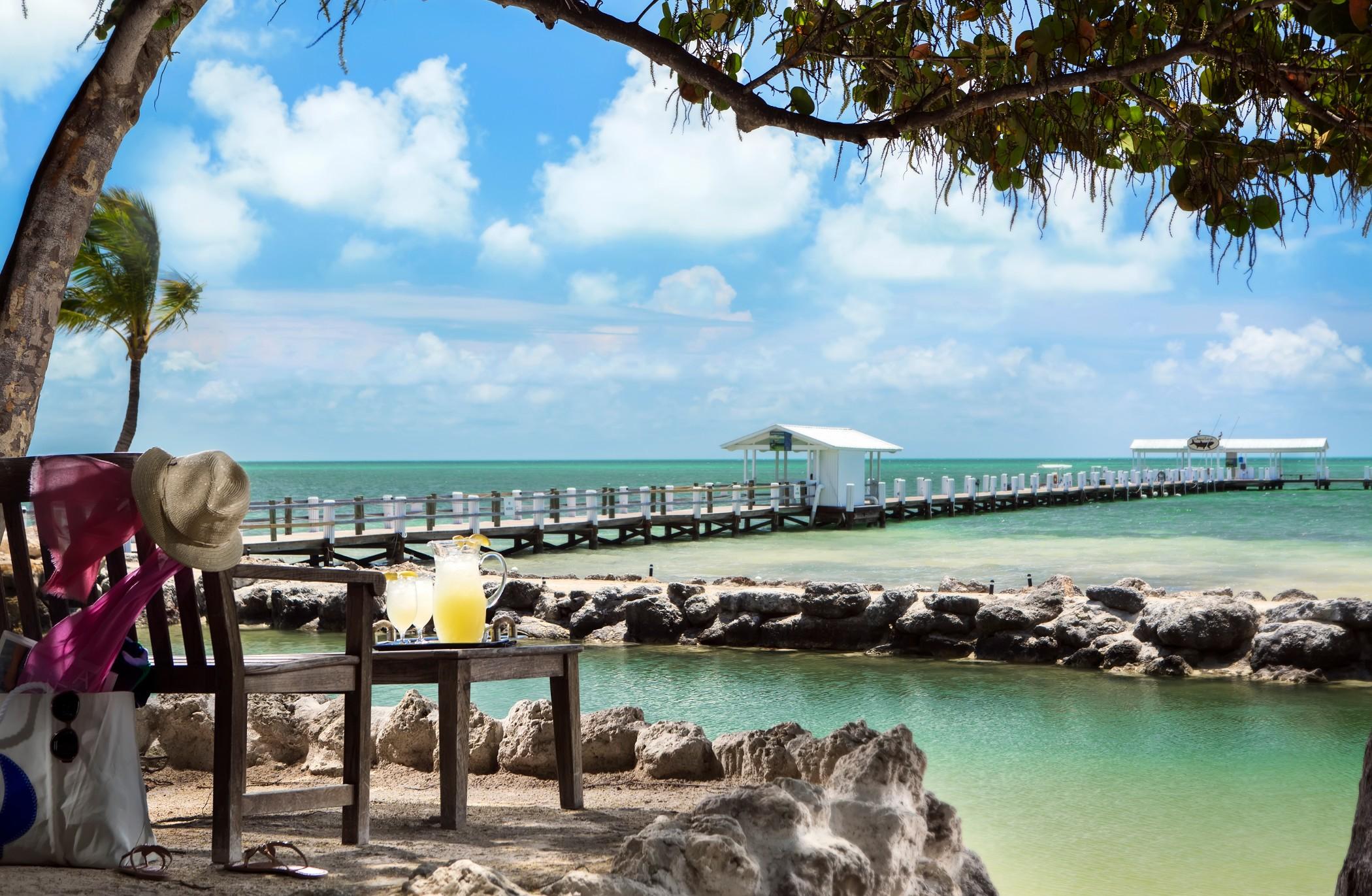 Cheeca Lodge&Spa Islamorada Exterior foto The view from the beach at the Atlantis Paradise Island Resort