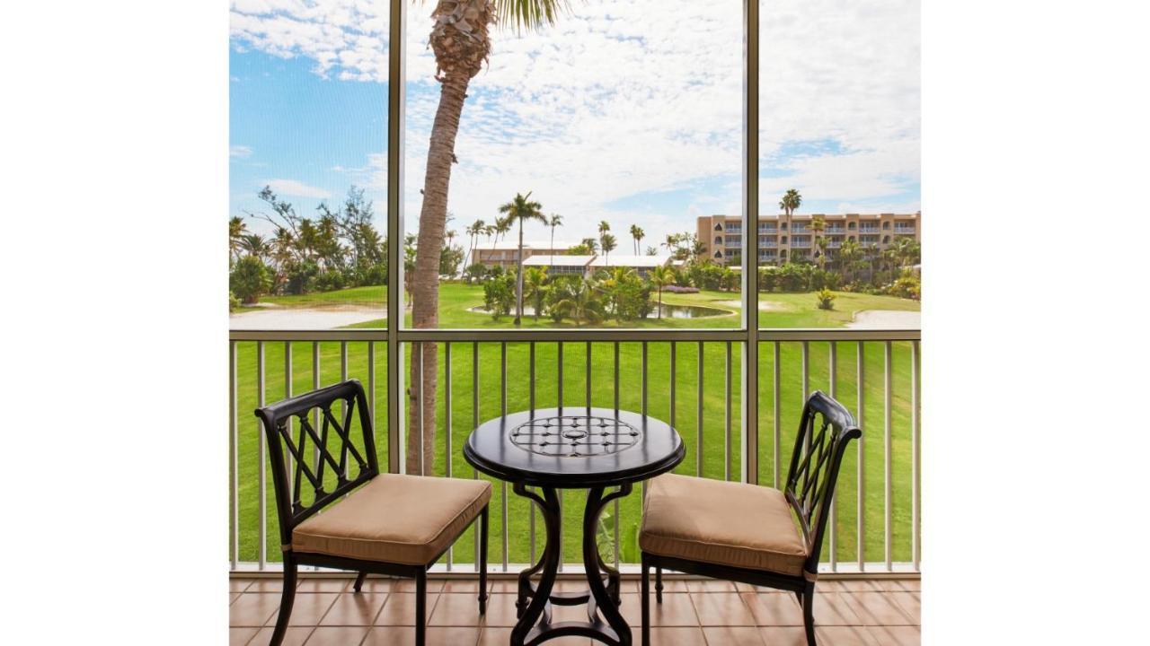 Cheeca Lodge&Spa Islamorada Exterior foto A view of the golf course from a guest room at the Boca Raton Resort