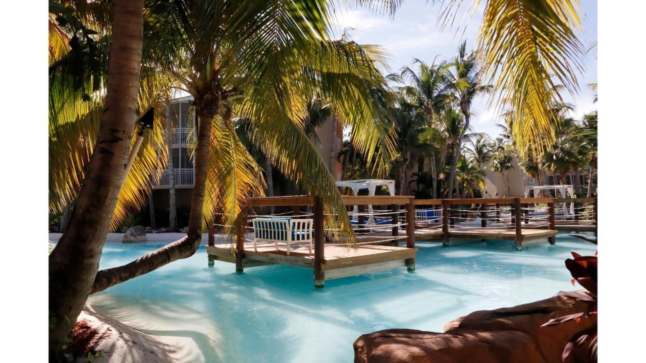 Cheeca Lodge&Spa Islamorada Exterior foto The pool at the Atlantis Paradise Island